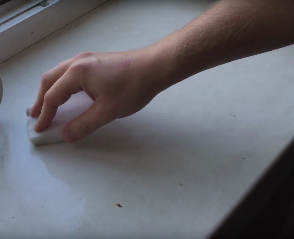 Как отмыть пластиковый подоконник от пятен